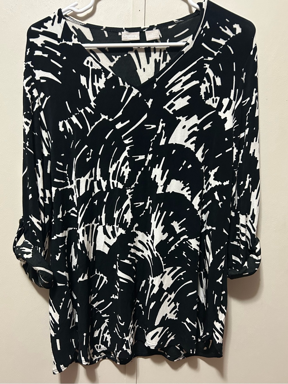 Chico's Travelers Black and White Abstract V-Neck Tunic